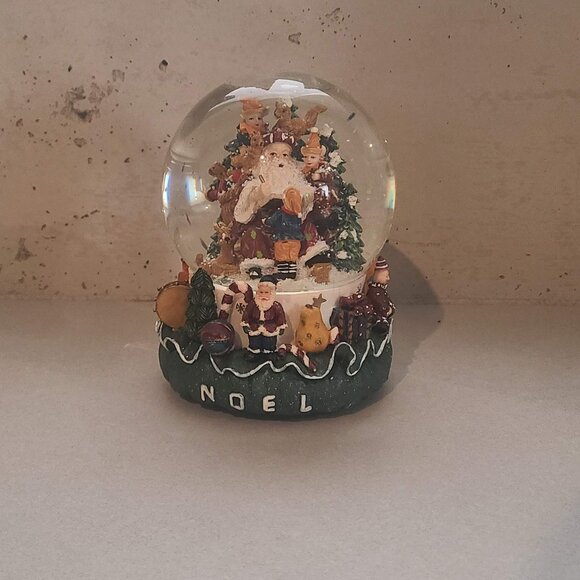 Christmas Snow Globe - Picture 6 of 7